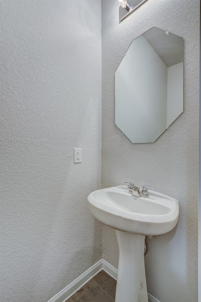 Building Photo - 5011 Blue Jacaranda Wy