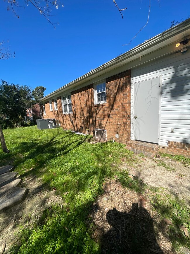 Building Photo - Single Level Rental in Sanford, NC - 3 Bed...