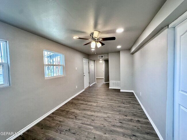 Building Photo - 4808 N Stevens St