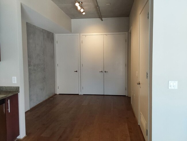 Building Photo - Gorgeous Juhl Loft unit for lease!!