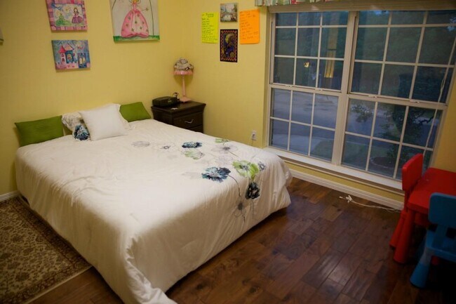 Building Photo - 11580 Cedarcliffe Dr