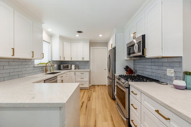 Building Photo - 4411 Deer Lodge Dr