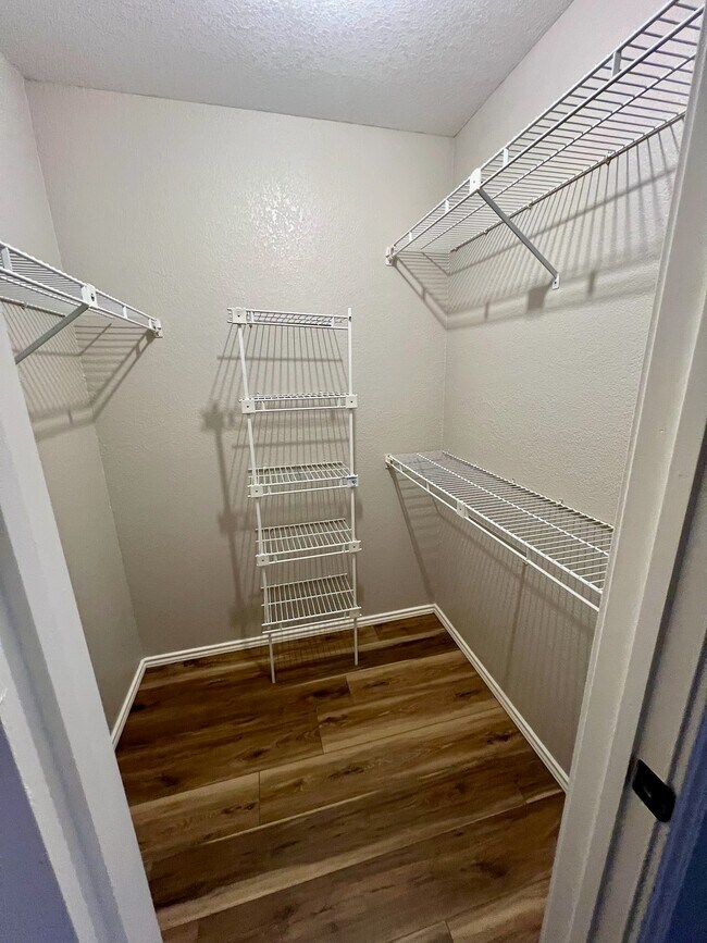 Building Photo - 759 Meadowcreek Ct