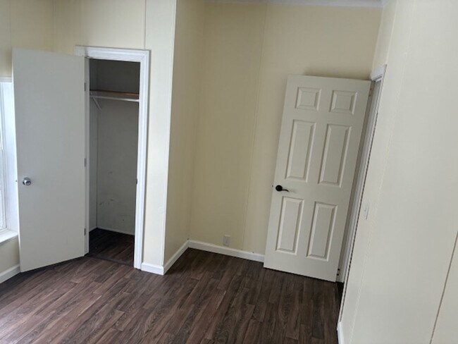 Building Photo - 3 Bedroom, 2 Bathroom Manufactured Home