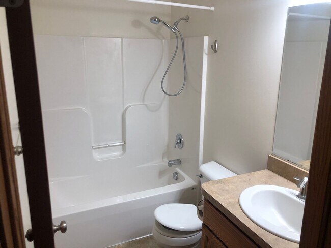 Building Photo - 2908 Eastern Rd