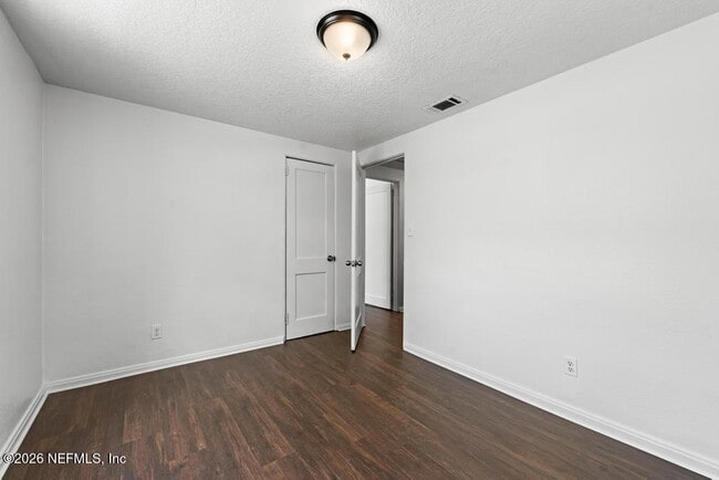 Building Photo - 1424 W 9th St