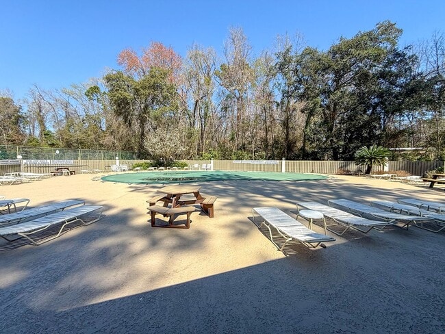 Building Photo - Remodeled Condo Located In Woodlake Villas