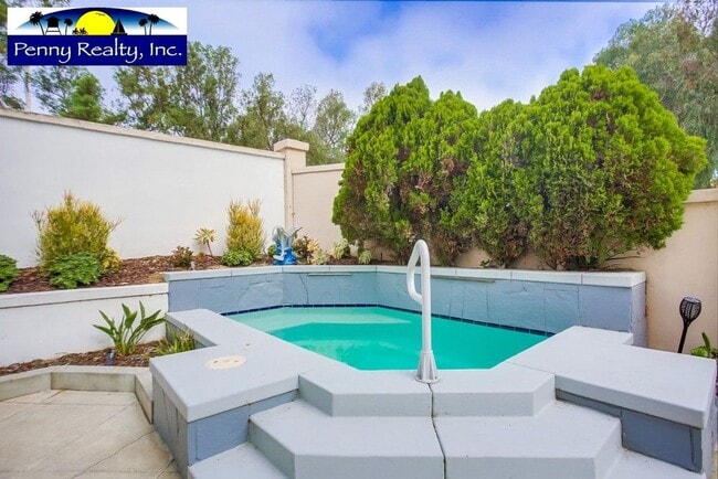 Building Photo - Stunning 4 Bedroom 3.5 Bath Home in the Co...