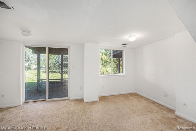 Building Photo - 4899 Green Ct