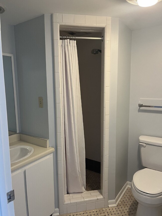 Building Photo - Stunning Waterfront Townhouse with 3 Bedrooms and 3 Full Bathrooms in Beaufort, SC!