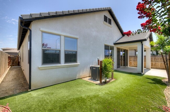 Building Photo - 2935 N Leya Dr