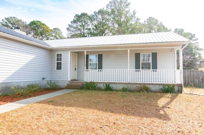 Building Photo - Great home in Hubert