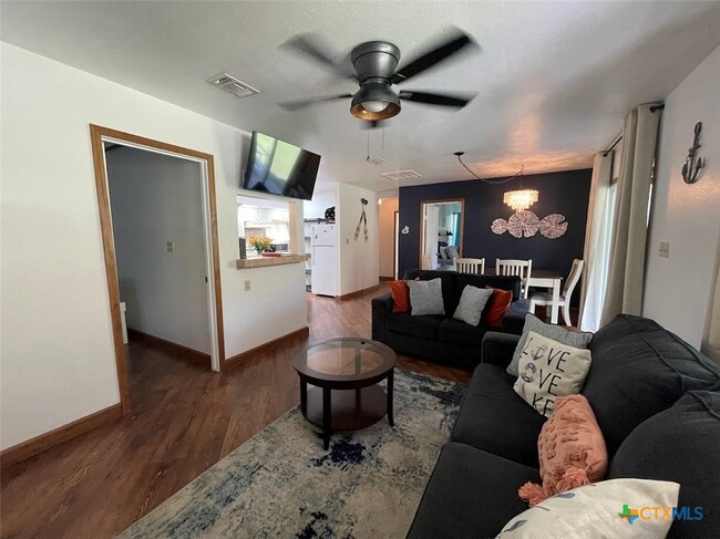 Primary Photo - 685 Eastview Dr