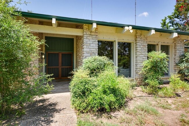Building Photo - 2412 Deer Pass