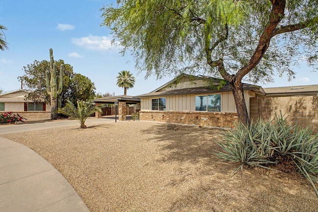 Building Photo - 3346 E Cochise Rd