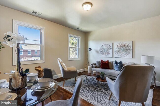 Building Photo - 3915 9th St NE