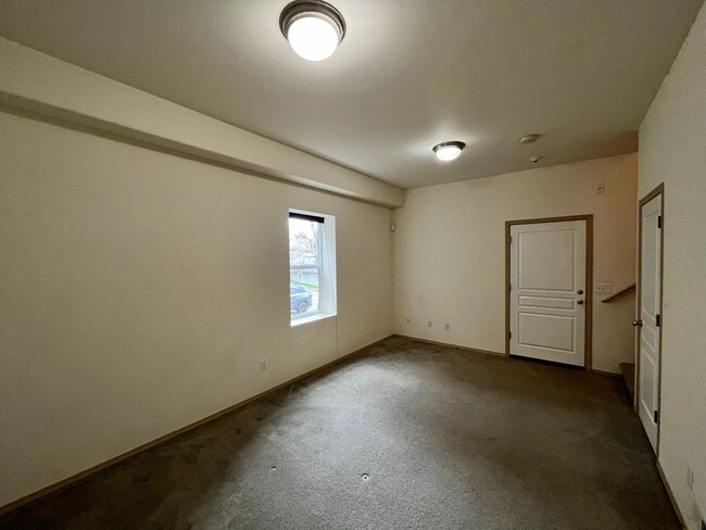Building Photo - 3 Story, Large Home, Next to a Park with V...