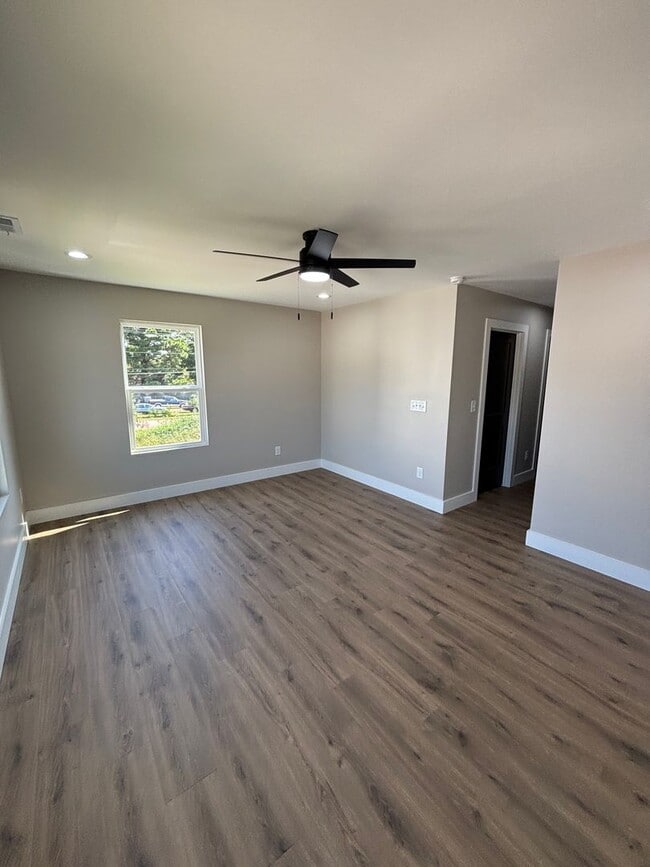 Building Photo - 3131 Linden Ave