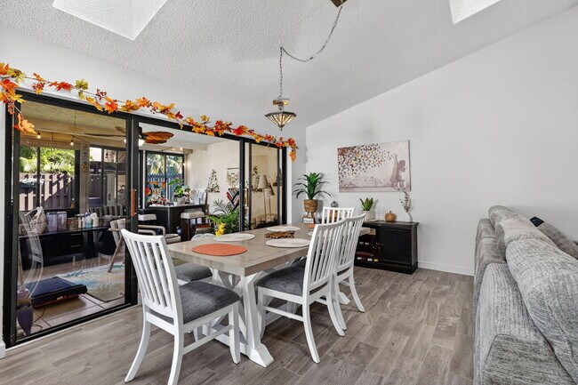 Building Photo - 235 SW 29th Ave