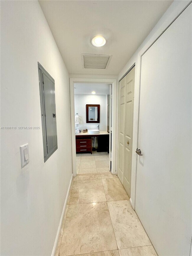 Building Photo - 475 Brickell Ave