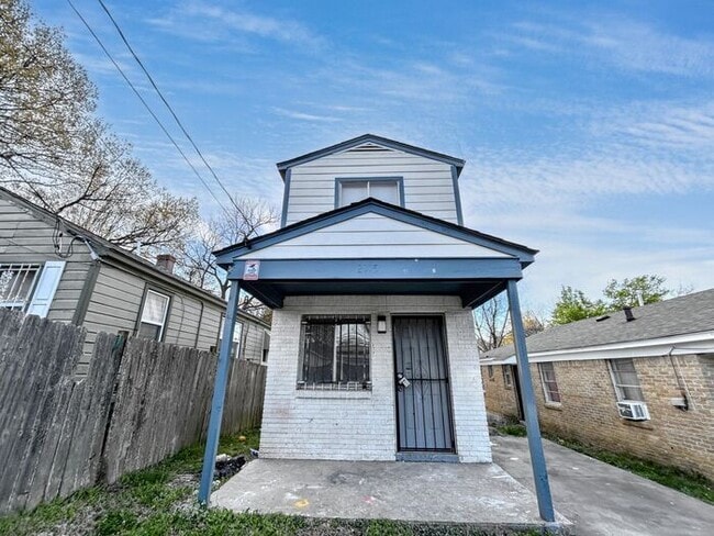 Primary Photo - 2115 Bennett Ave