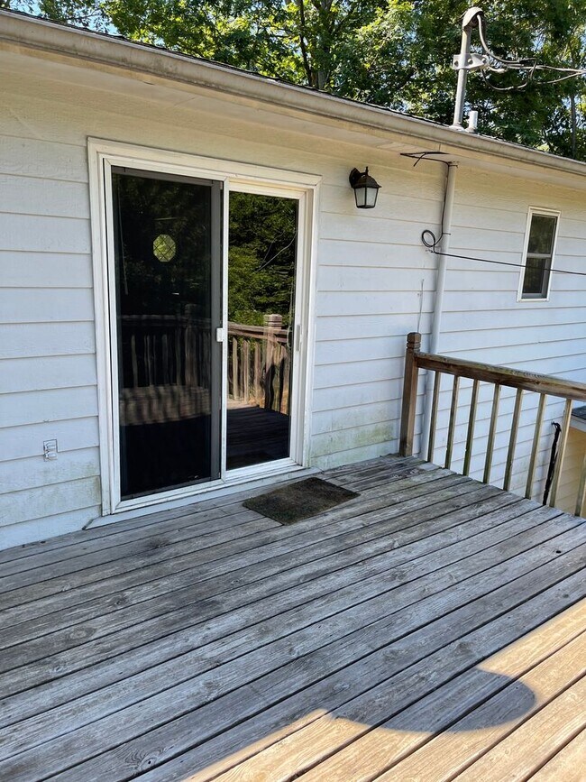 Building Photo - Available December 21st! SPACIOUS & PET FR...