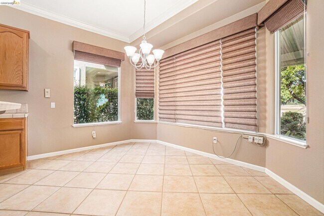 Building Photo - 599 Pomona Dr