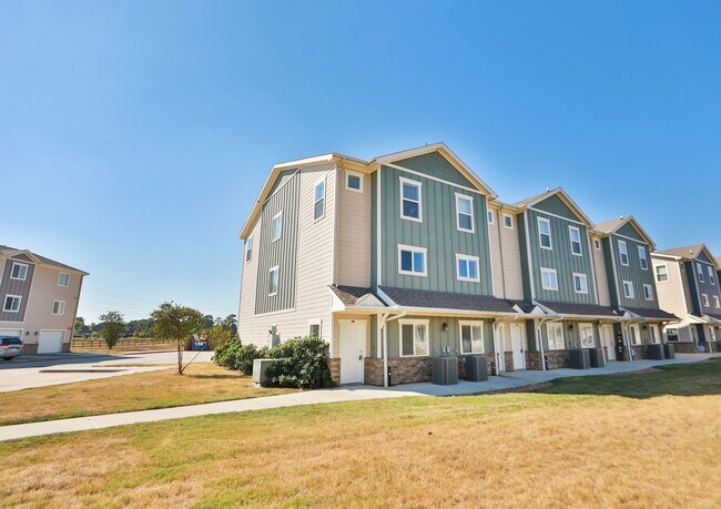 Building Photo - 21155 Gosling Rd