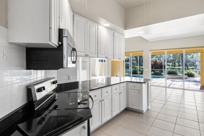 Building Photo - ** ISLAND WALK ** 3 BED + DEN / 2.5 BATH -...