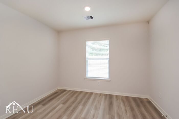 Building Photo - 10478 Sweetwater Creek Dr