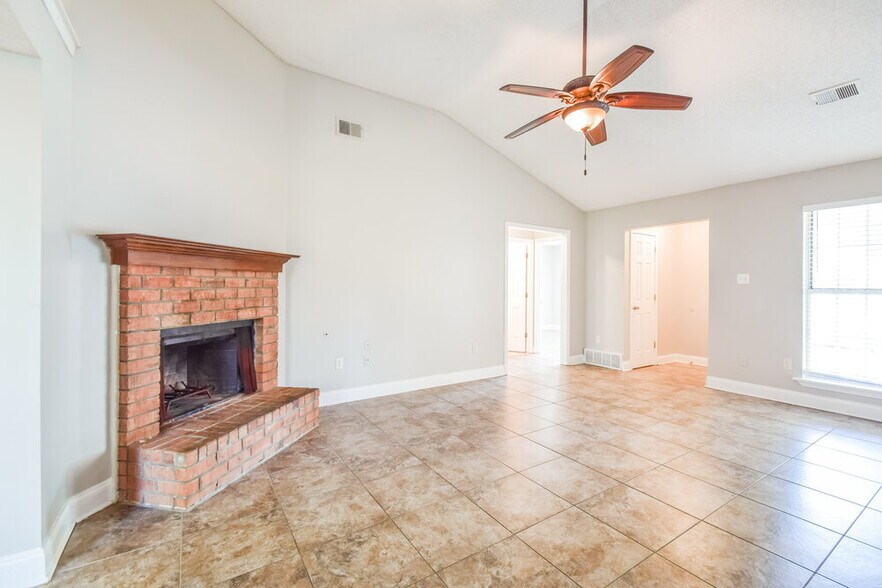 Building Photo - 7711 Iris Cove