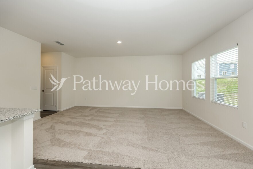 Building Photo - 1058 Large Poppy Dr