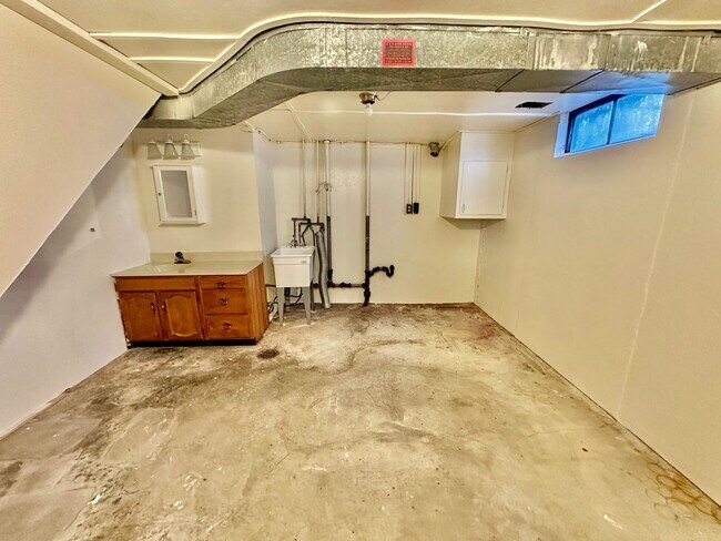 Building Photo - 1701 E Olympic Ave