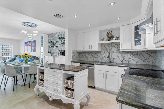 Building Photo - 3850 Galt Ocean Dr