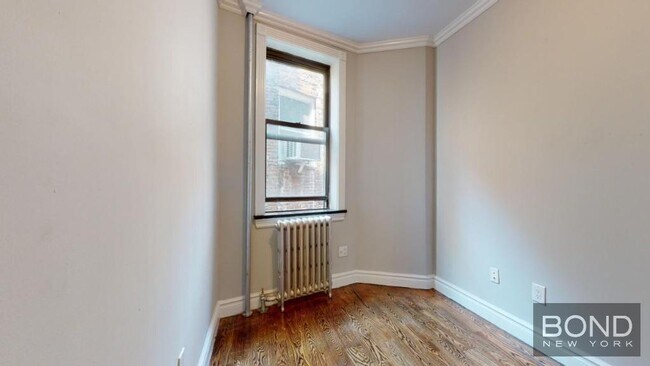 Building Photo - 326 E 35th St