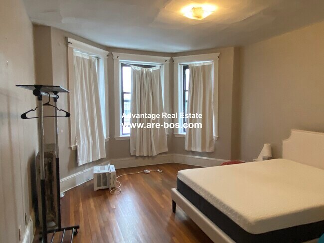 Building Photo - 1048 Commonwealth Ave