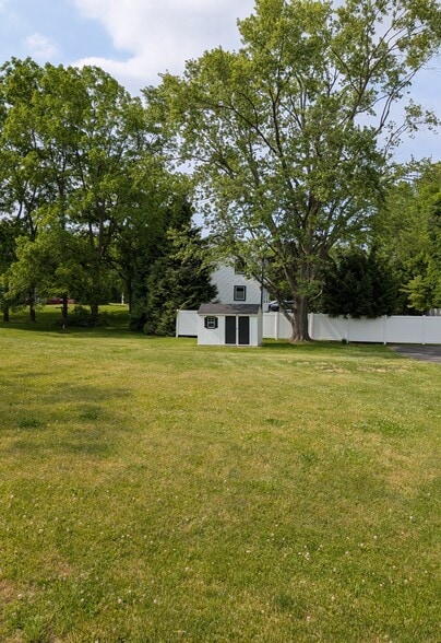 Building Photo - 2052 Hamilton Rd