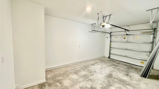 Building Photo - 5852 Ocean Isle Dr