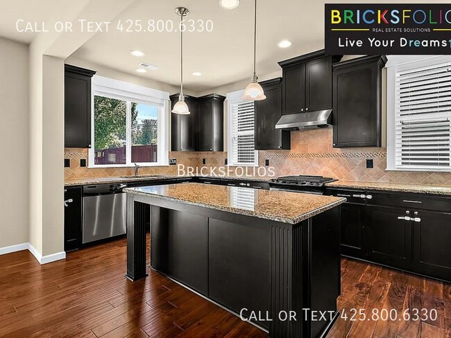 Building Photo - 814 Mount Baker Pl NE