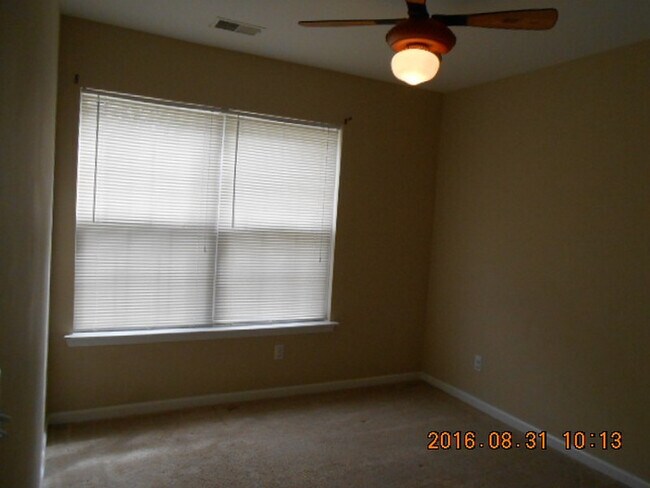 Building Photo - Renovated Three Bedroom Townhome in Townes of Buckwalter