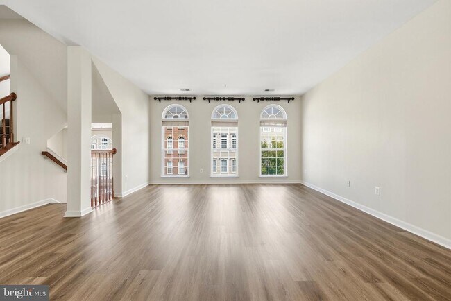 Building Photo - 941 Pine Forest Ln