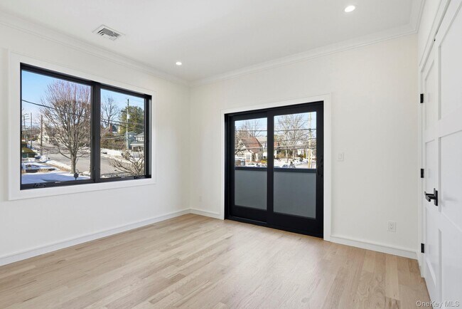 Building Photo - 31 Gedney Way