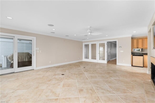 Building Photo - 882 W Ocean View Ave