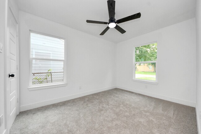 Building Photo - 11503 Duane St