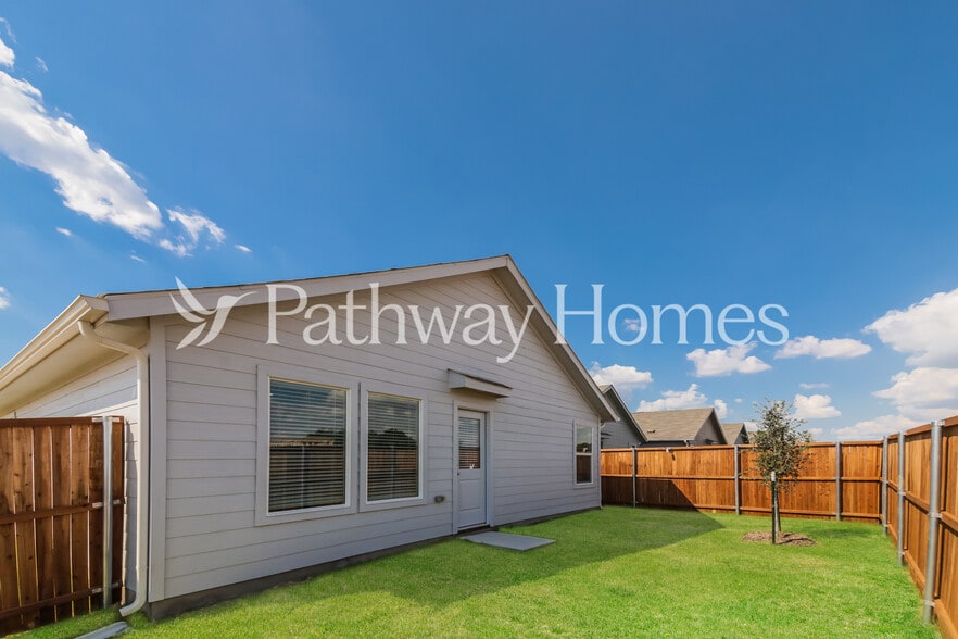 Building Photo - 3000 Burmese St