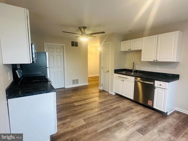 Building Photo - 116 Hawk Ct