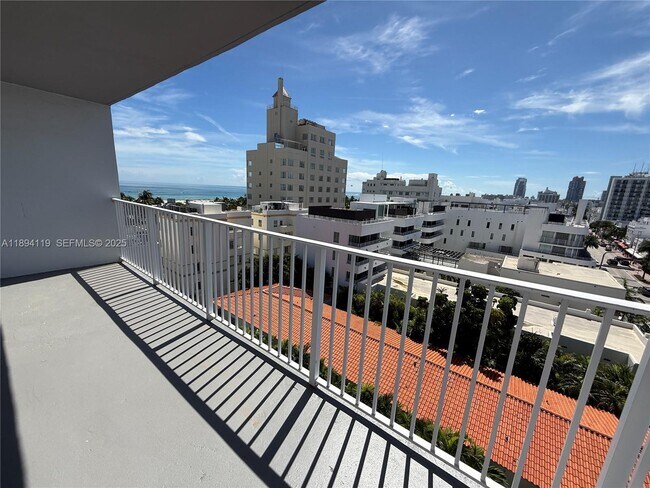 Building Photo - 1255 Collins Ave