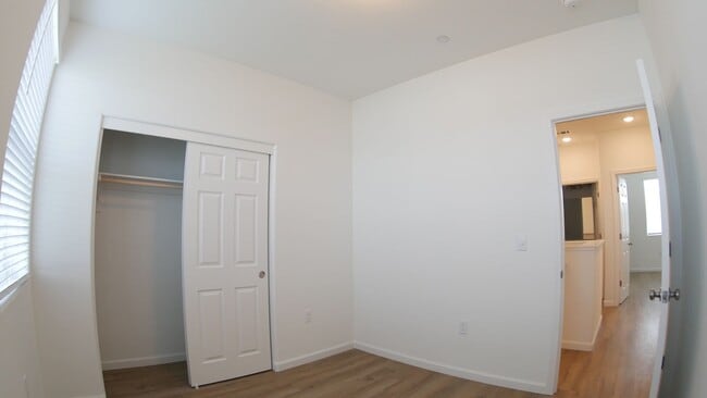 Building Photo - 1012 Buena Vis Ln
