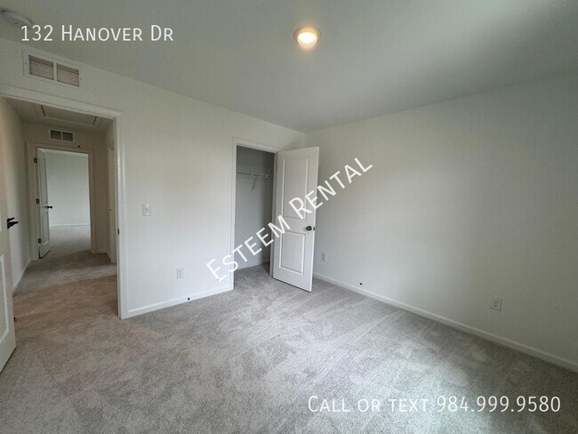 Building Photo - 132 Hanover Dr