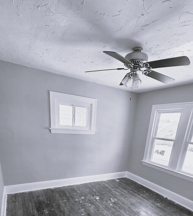 Building Photo - Coming Soon: 4 Bedroom 2 Bath - Split Level Single Family Home!